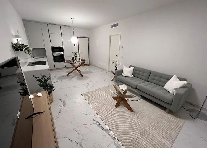 Διαμέρισμα New And Luxurious In *