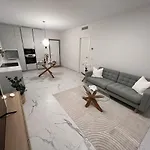 Διαμέρισμα New And Luxurious In *