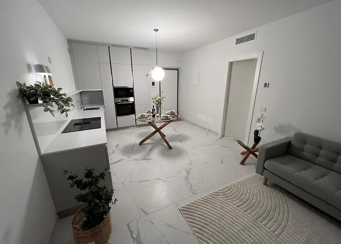 New And Luxurious In * 赫拉弗多纳